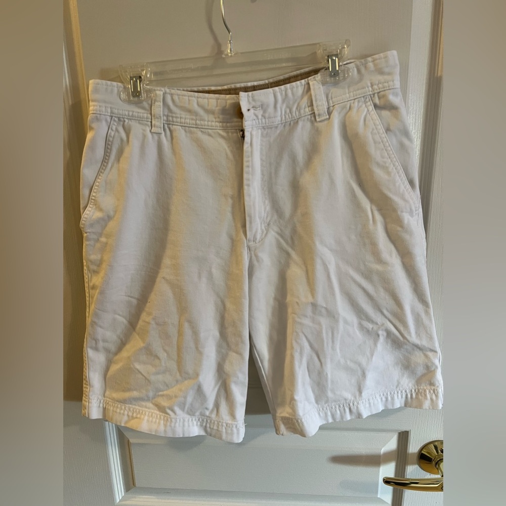 White shorts - Izod - Size 32